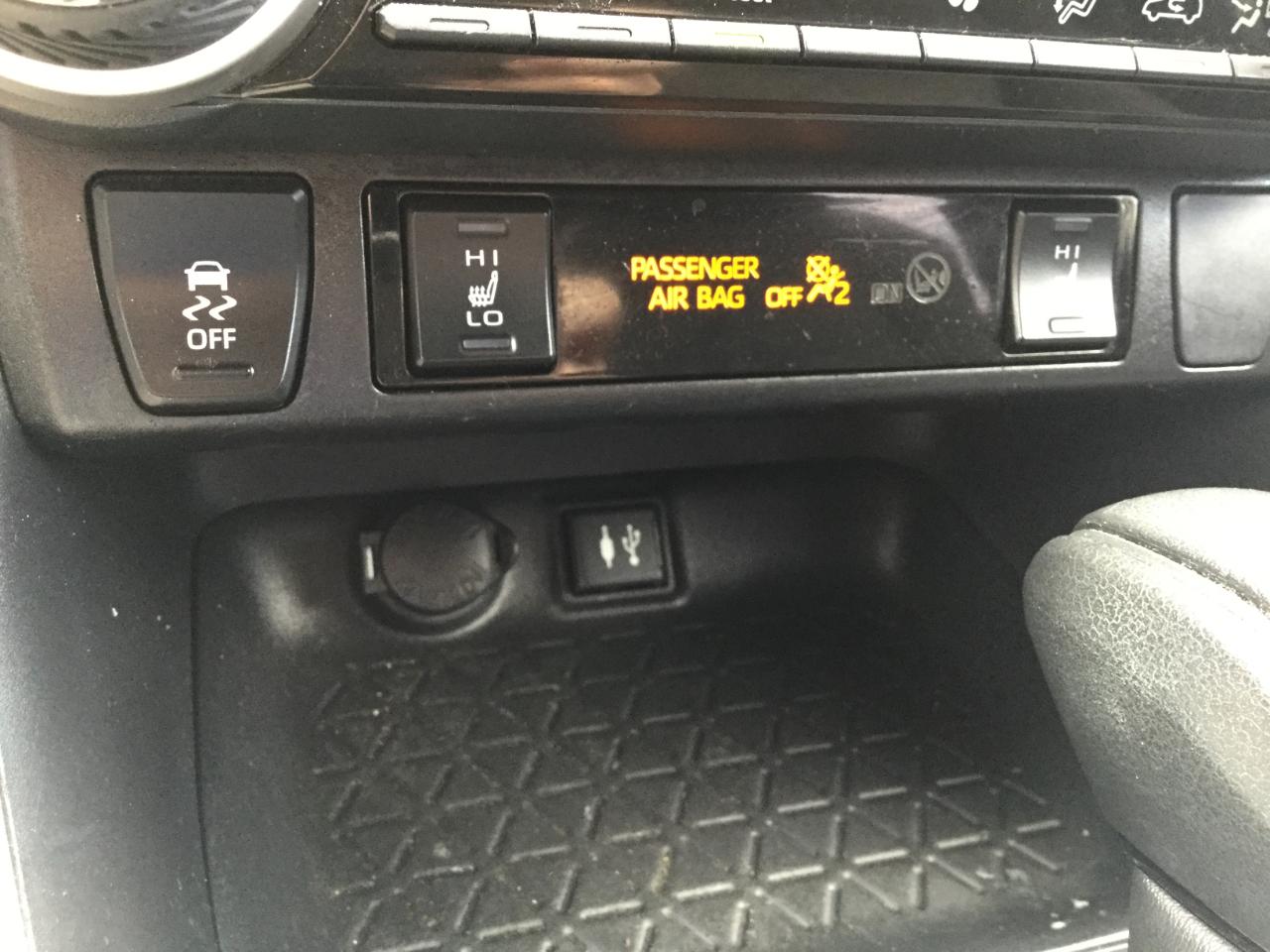 Toyota RAV4 Hybrid XLE AWD (Natl) 2019