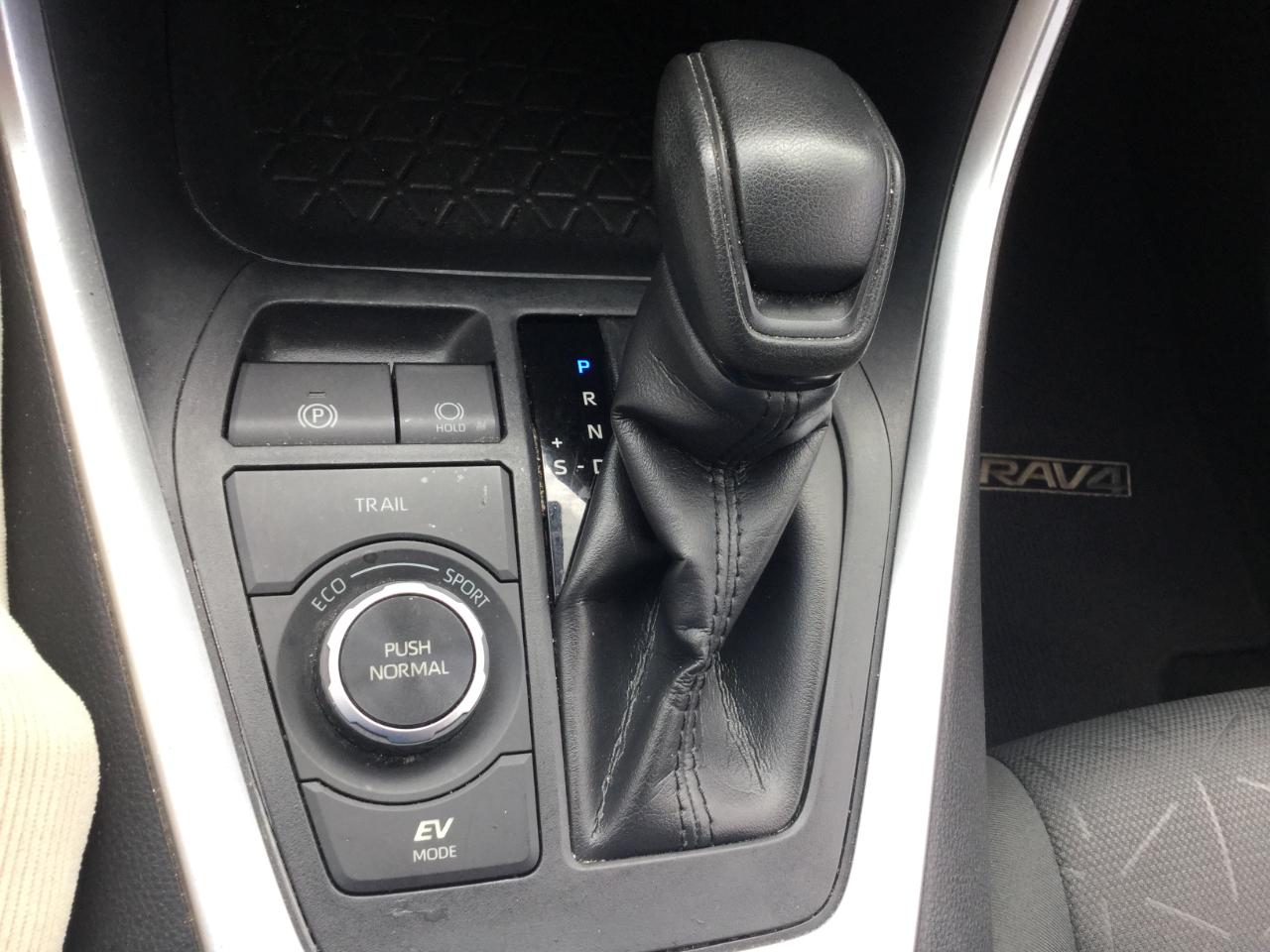 Toyota RAV4 Hybrid XLE AWD (Natl) 2019