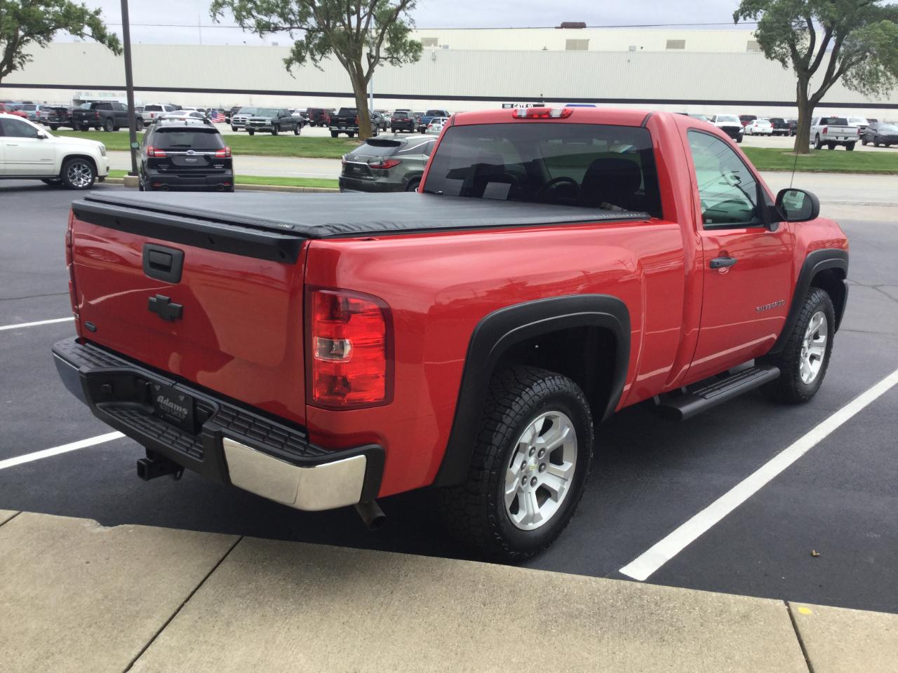 Chevrolet Silverado 1500 4WD Reg Cab 119.0" LS 2011