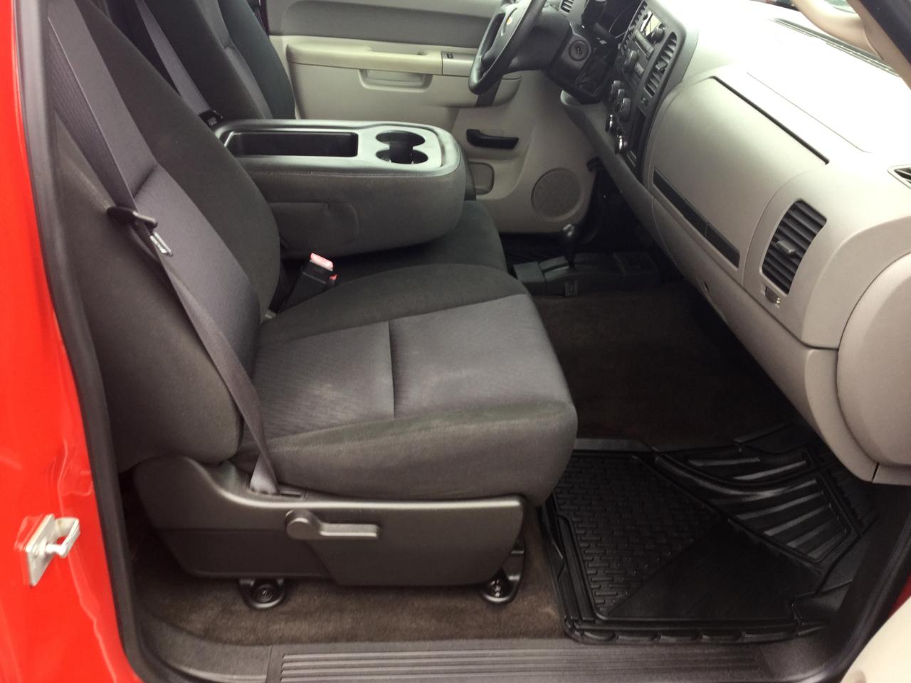 Chevrolet Silverado 1500 4WD Reg Cab 119.0" LS 2011