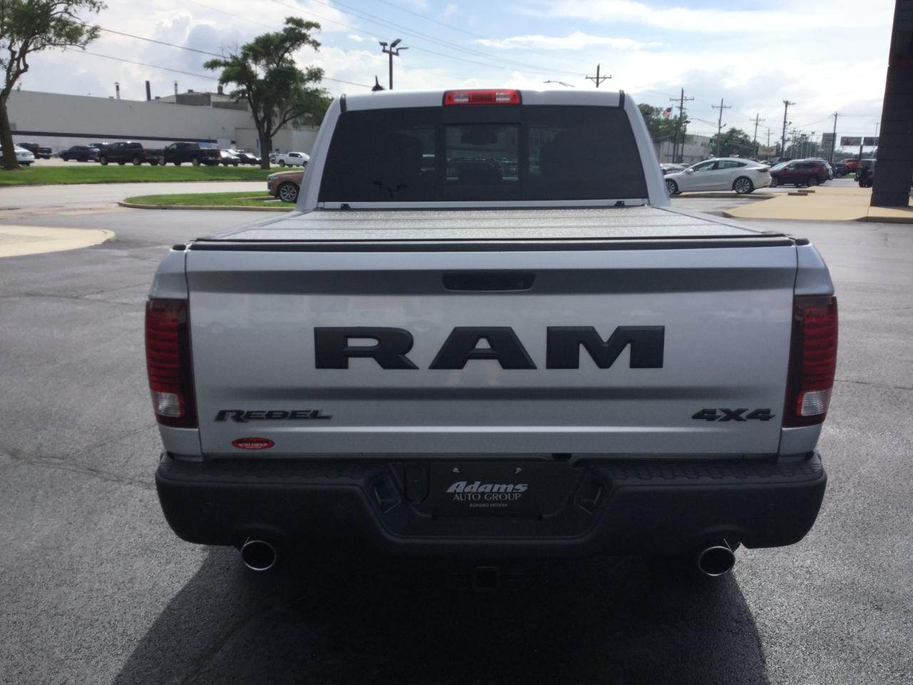 RAM 1500 4WD Crew Cab 140.5" Rebel 2016