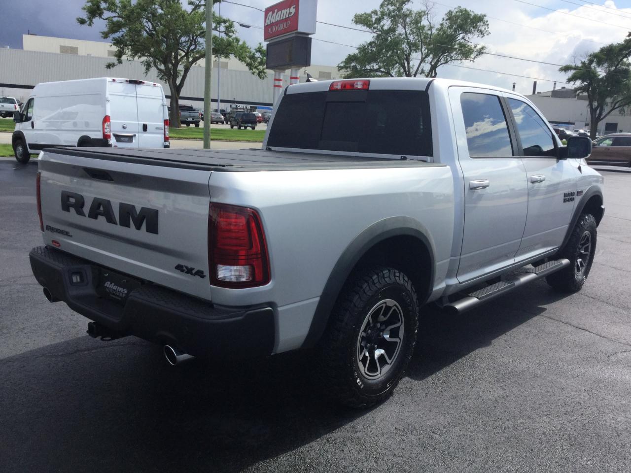 RAM 1500 4WD Crew Cab 140.5" Rebel 2016