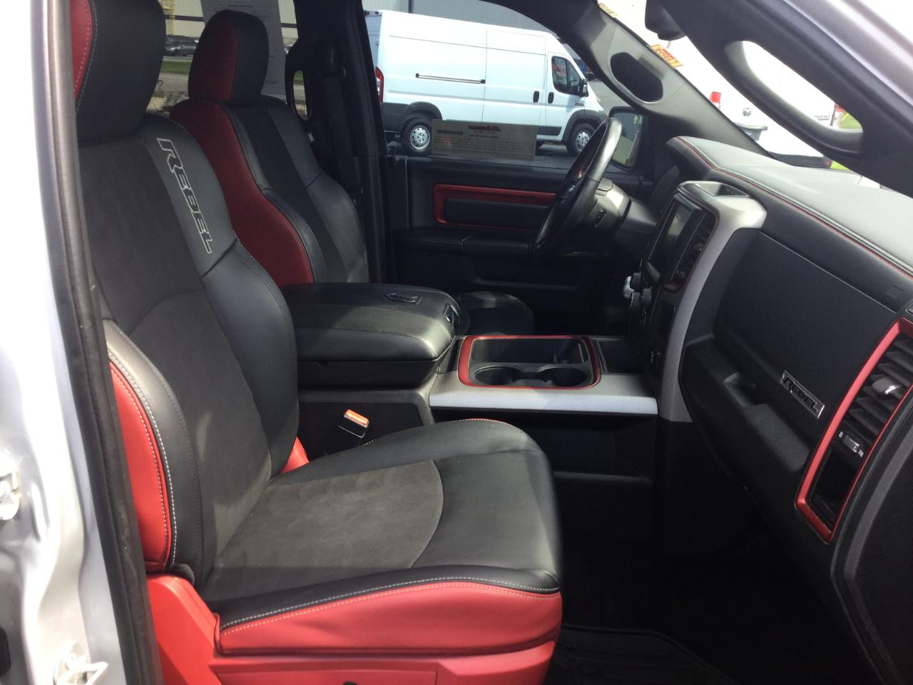 RAM 1500 4WD Crew Cab 140.5" Rebel 2016
