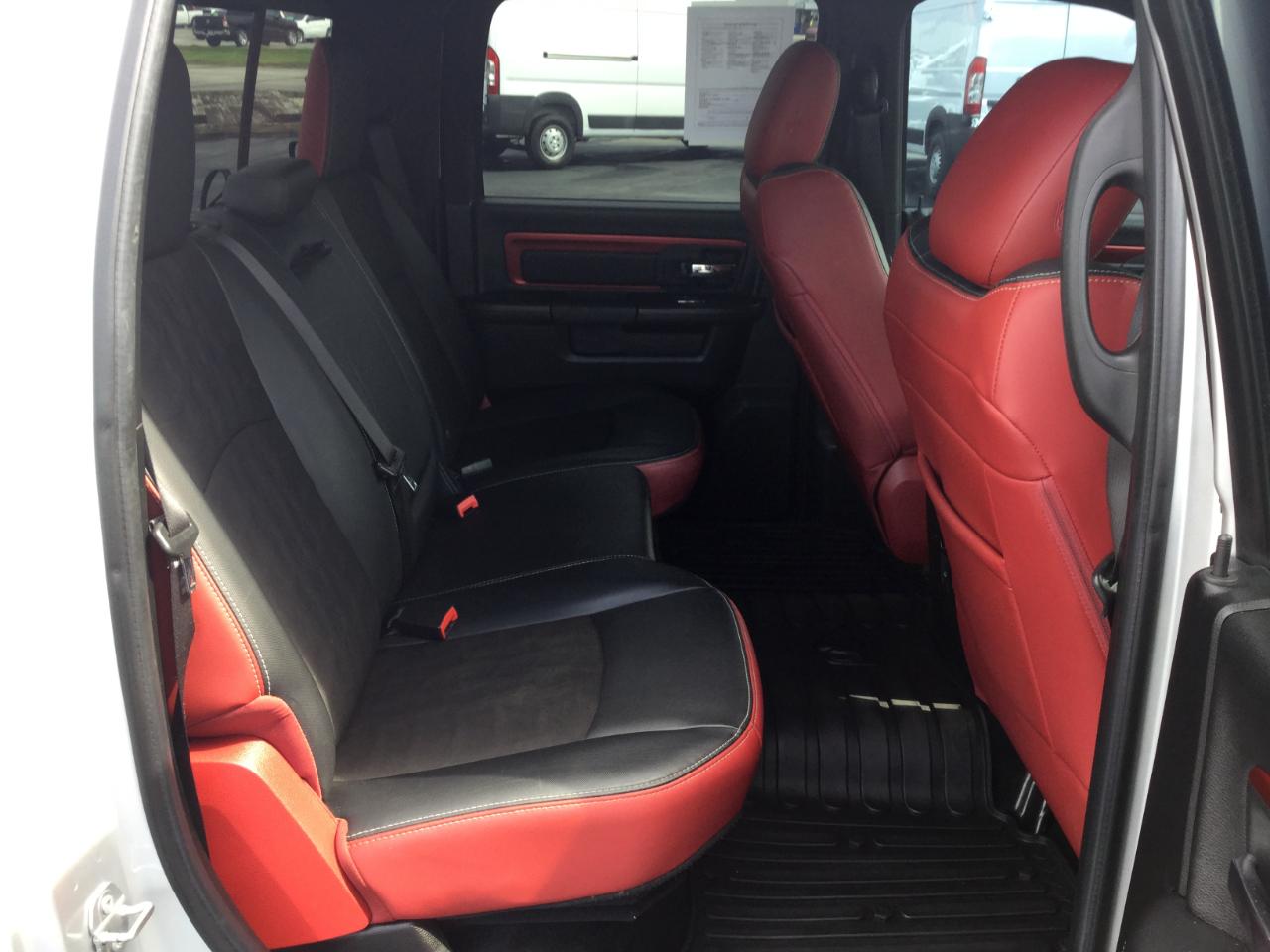 RAM 1500 4WD Crew Cab 140.5" Rebel 2016