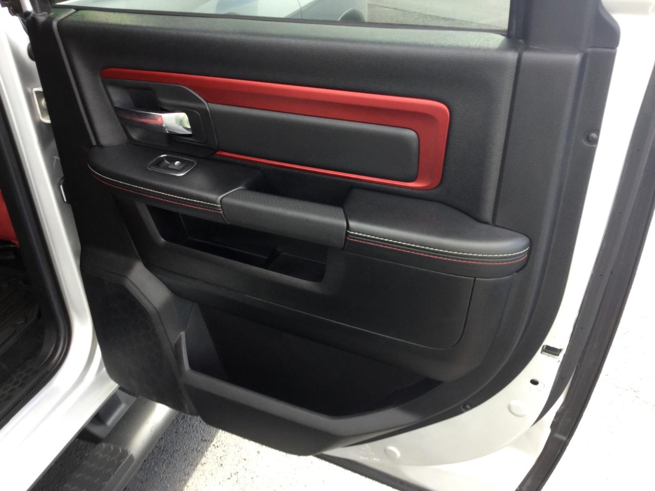 RAM 1500 4WD Crew Cab 140.5" Rebel 2016