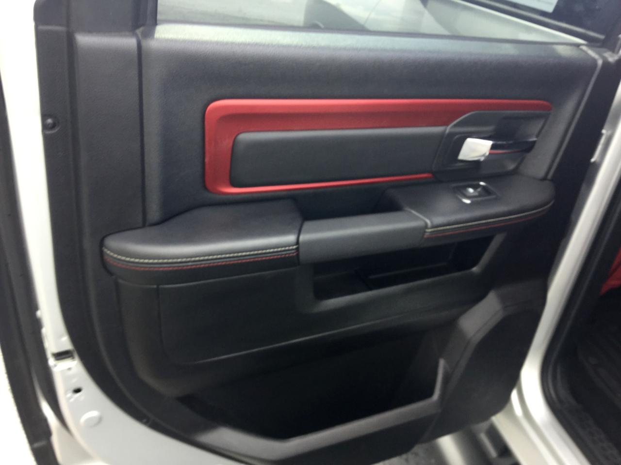 RAM 1500 4WD Crew Cab 140.5" Rebel 2016