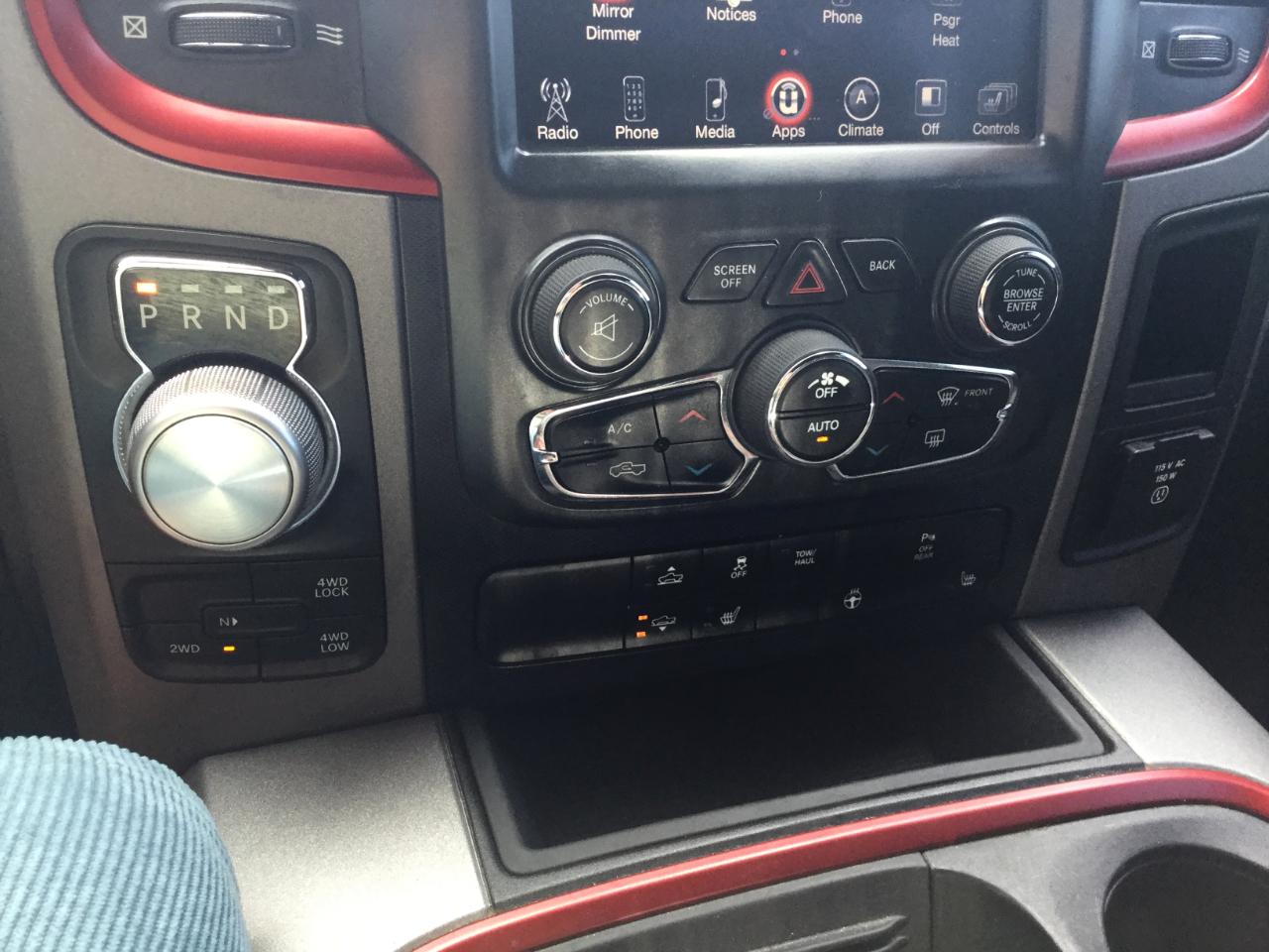 RAM 1500 4WD Crew Cab 140.5" Rebel 2016