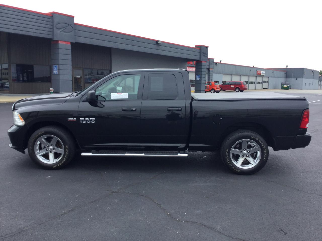 RAM 1500 2WD Quad Cab 140.5" Express 2015