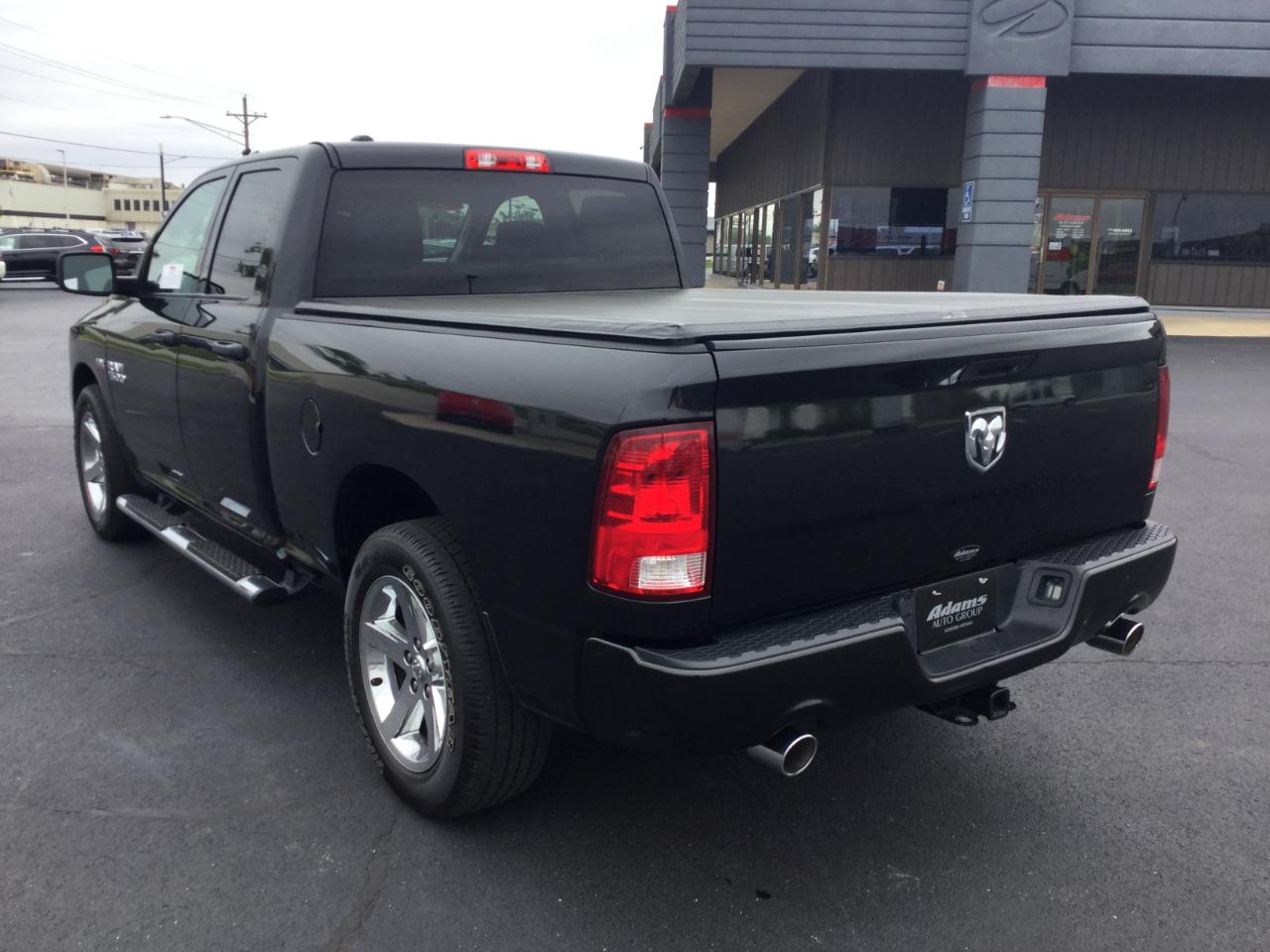 RAM 1500 2WD Quad Cab 140.5" Express 2015