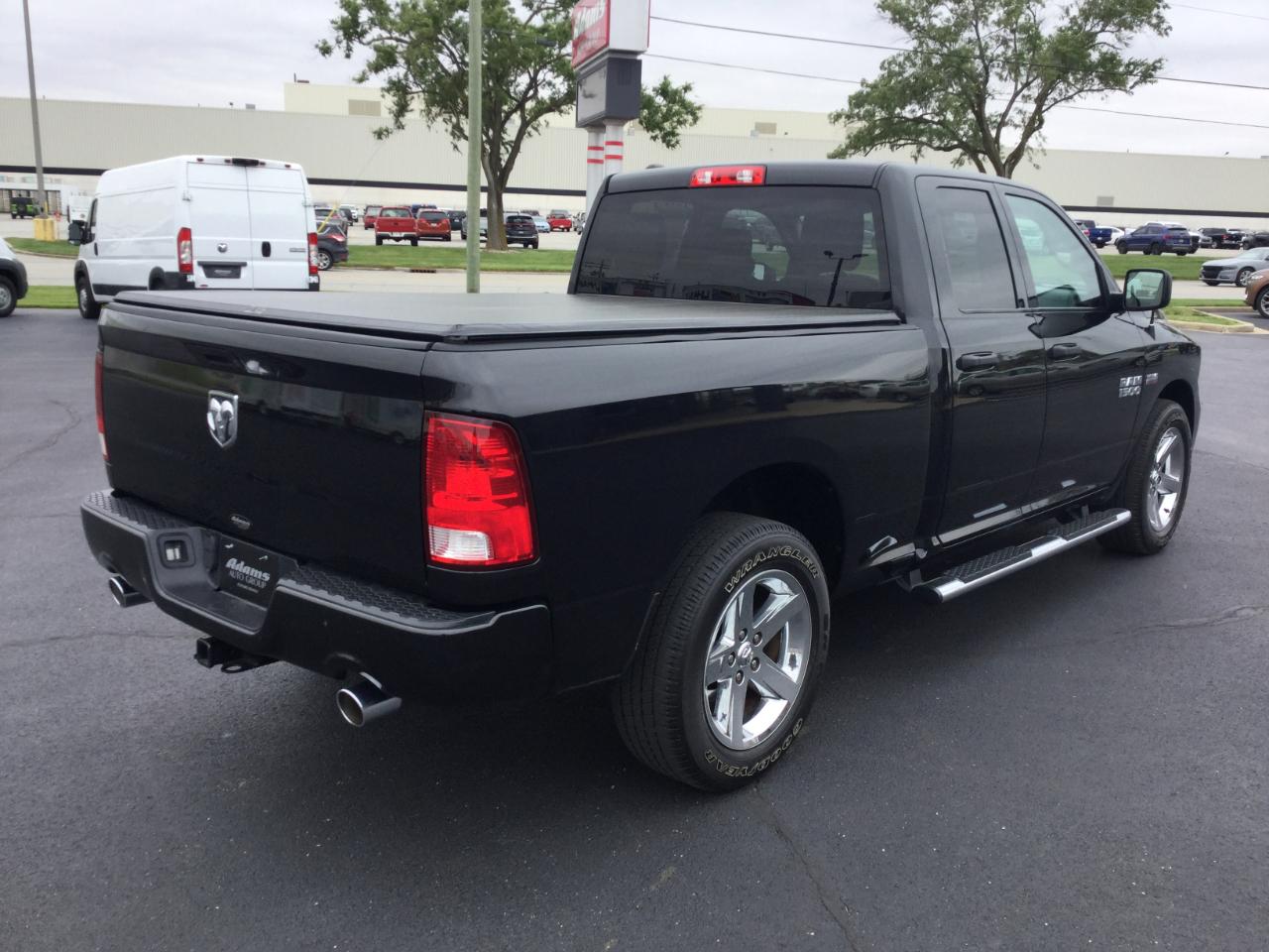 RAM 1500 2WD Quad Cab 140.5" Express 2015