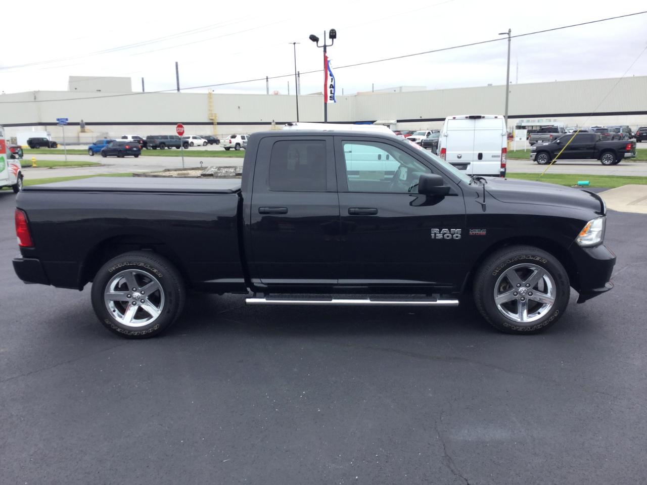 RAM 1500 2WD Quad Cab 140.5" Express 2015