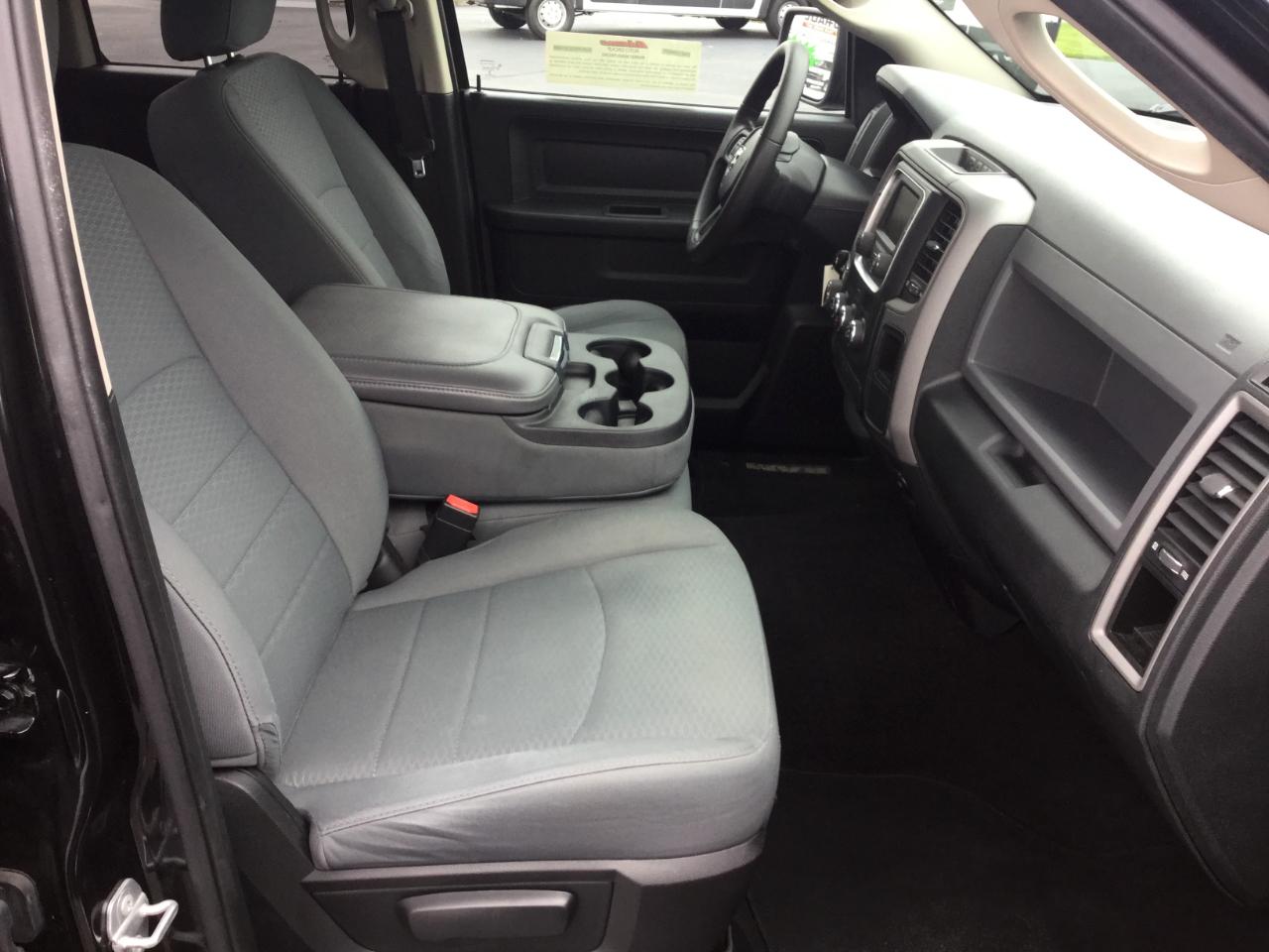RAM 1500 2WD Quad Cab 140.5" Express 2015