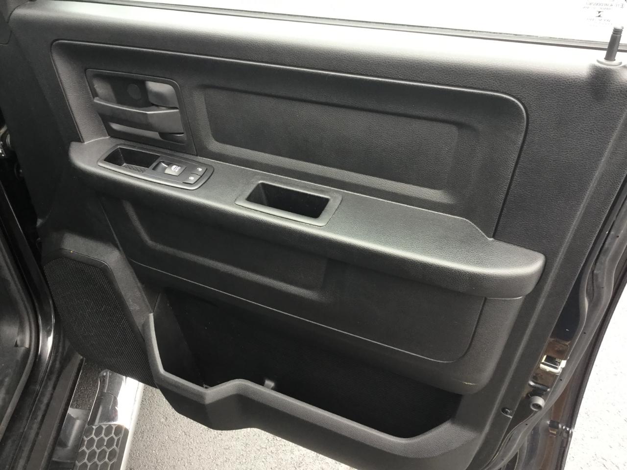 RAM 1500 2WD Quad Cab 140.5" Express 2015