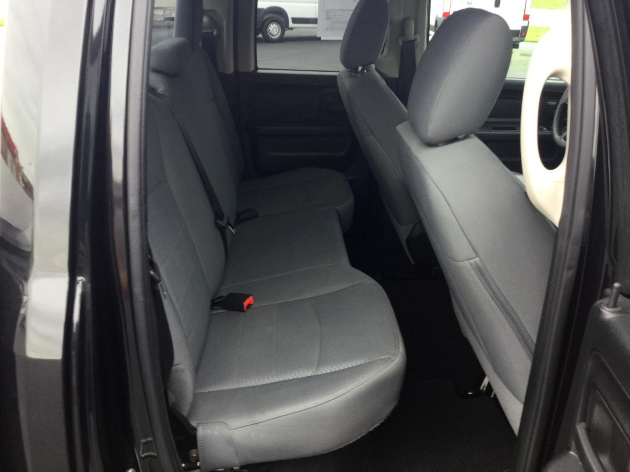 RAM 1500 2WD Quad Cab 140.5" Express 2015
