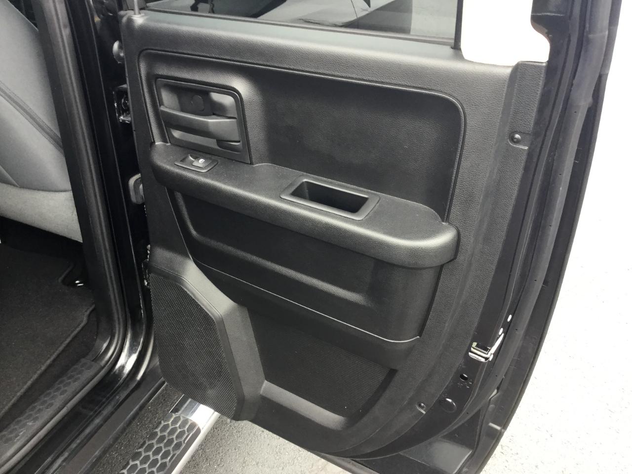 RAM 1500 2WD Quad Cab 140.5" Express 2015