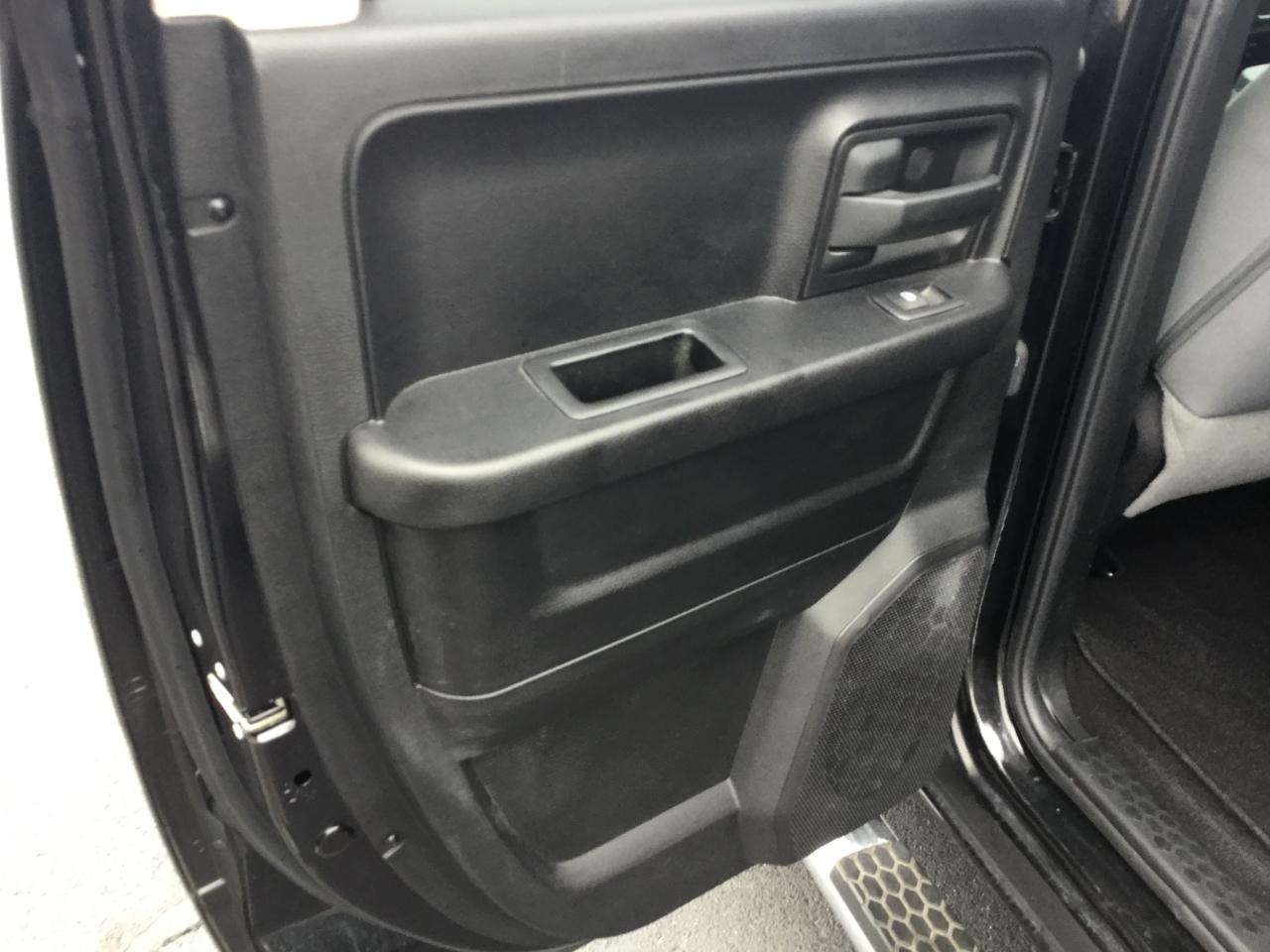 RAM 1500 2WD Quad Cab 140.5" Express 2015