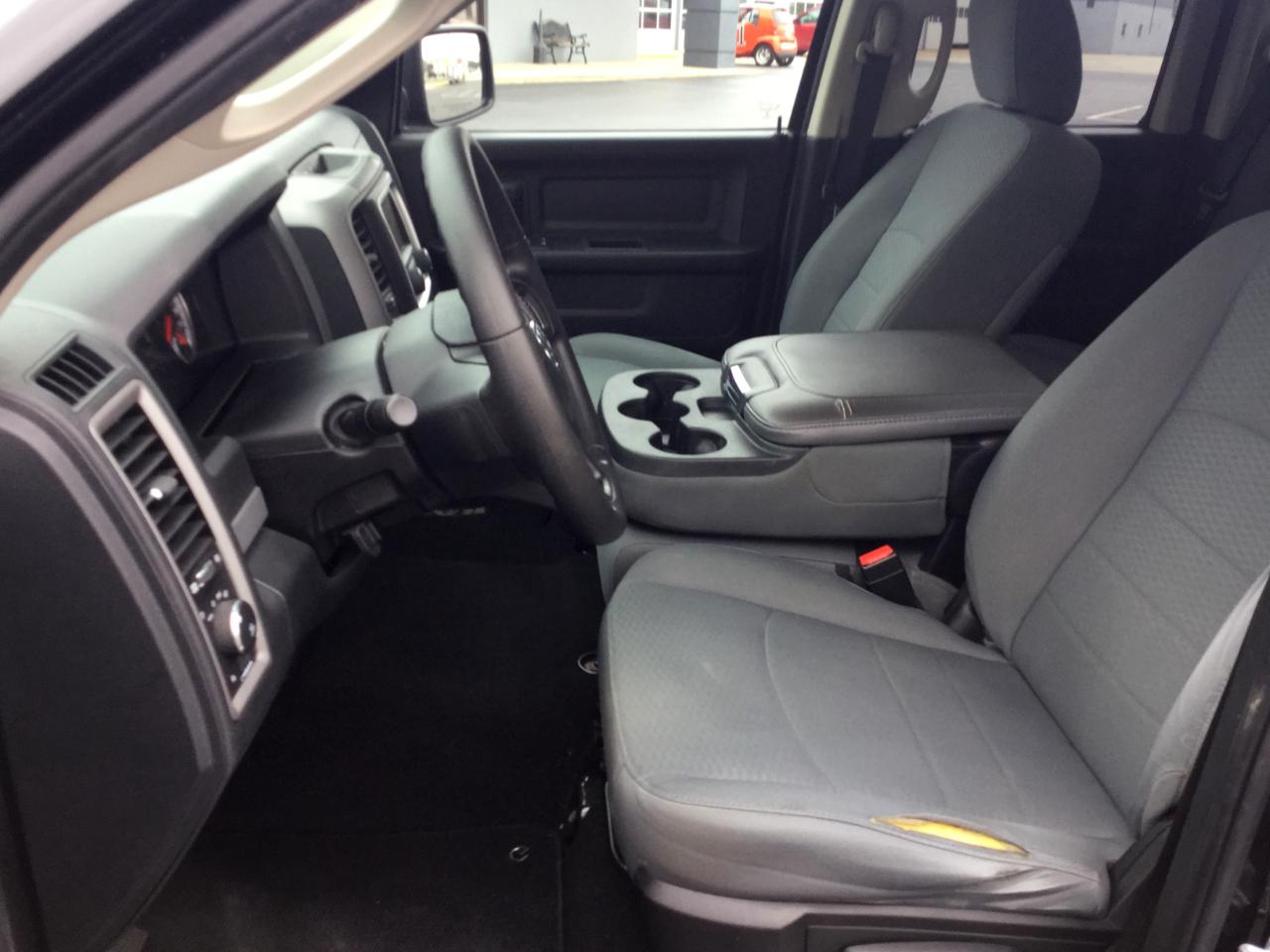 RAM 1500 2WD Quad Cab 140.5" Express 2015
