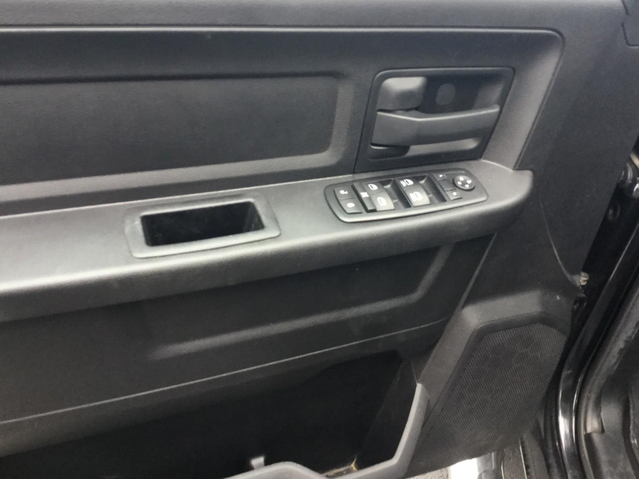 RAM 1500 2WD Quad Cab 140.5" Express 2015