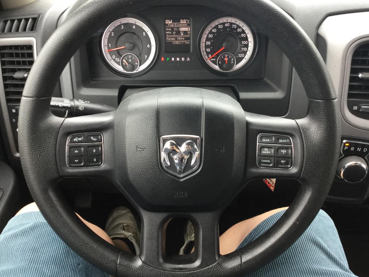 RAM 1500 2WD Quad Cab 140.5" Express 2015