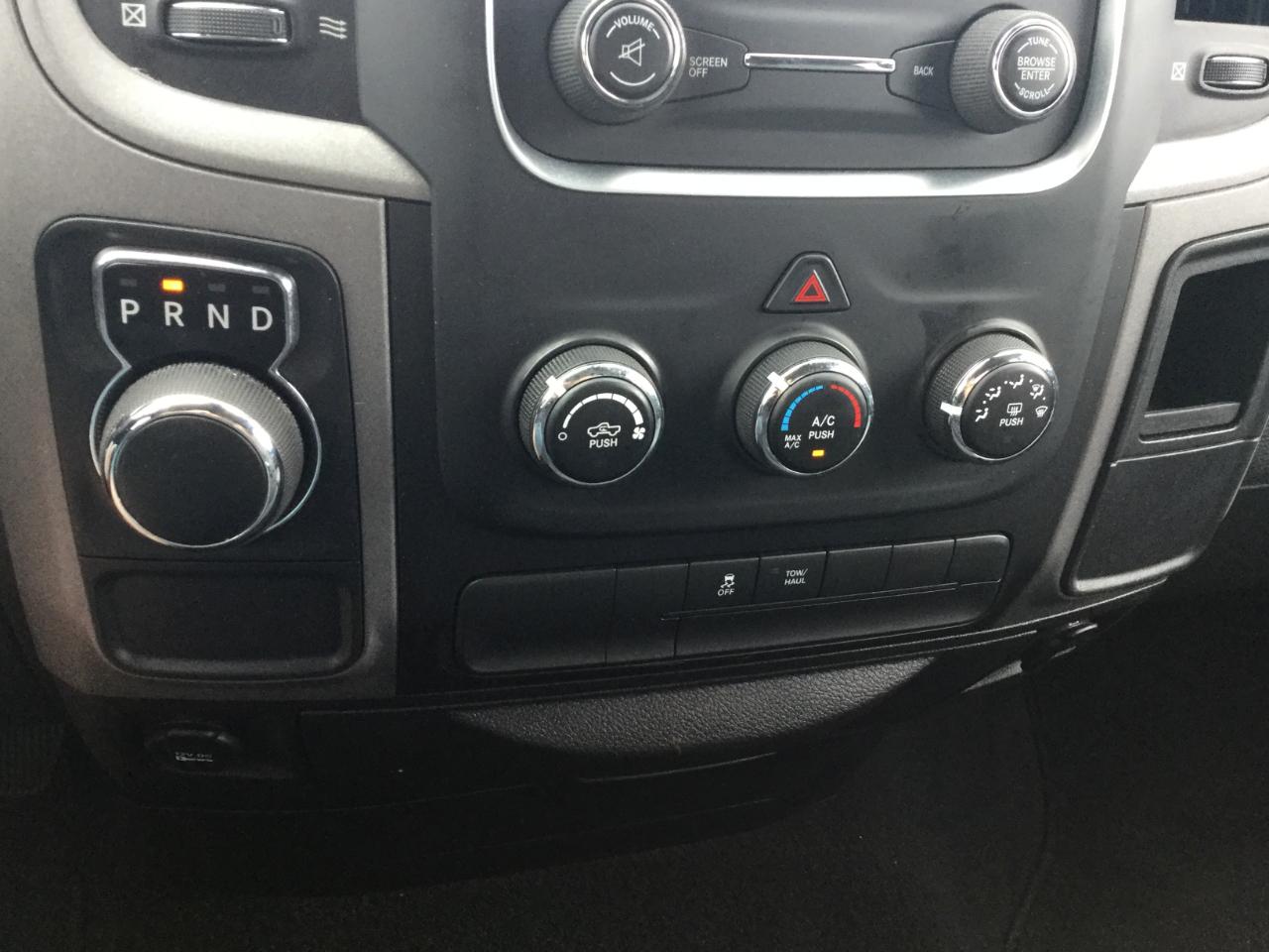 RAM 1500 2WD Quad Cab 140.5" Express 2015