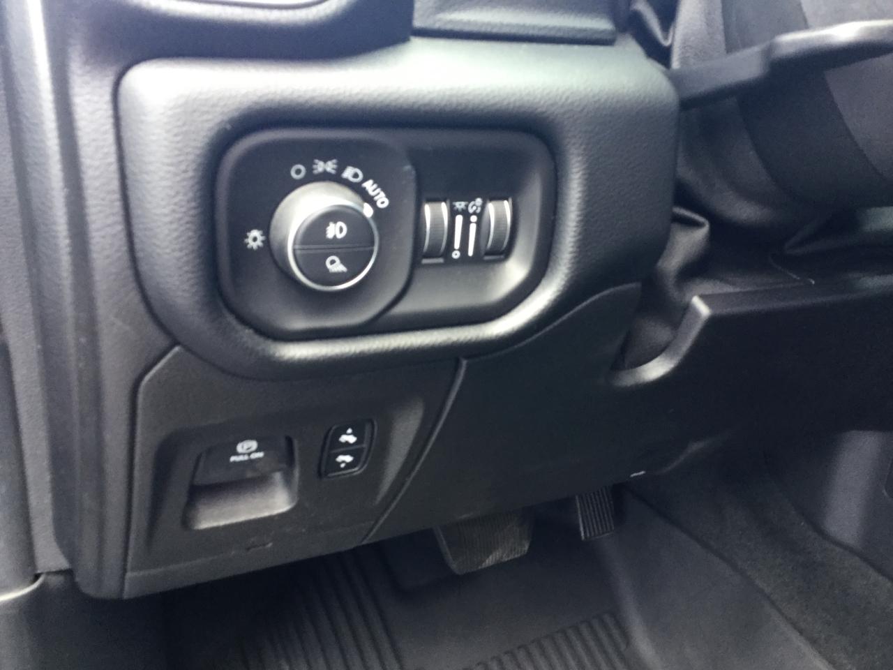 RAM 1500 Big Horn/Lone Star 4x4 Crew Cab 5'7" Box 2019
