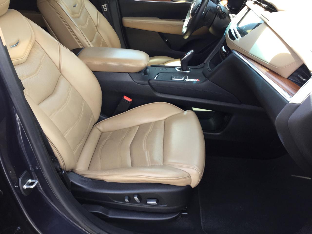 Cadillac XT5 AWD 4dr Platinum 2019