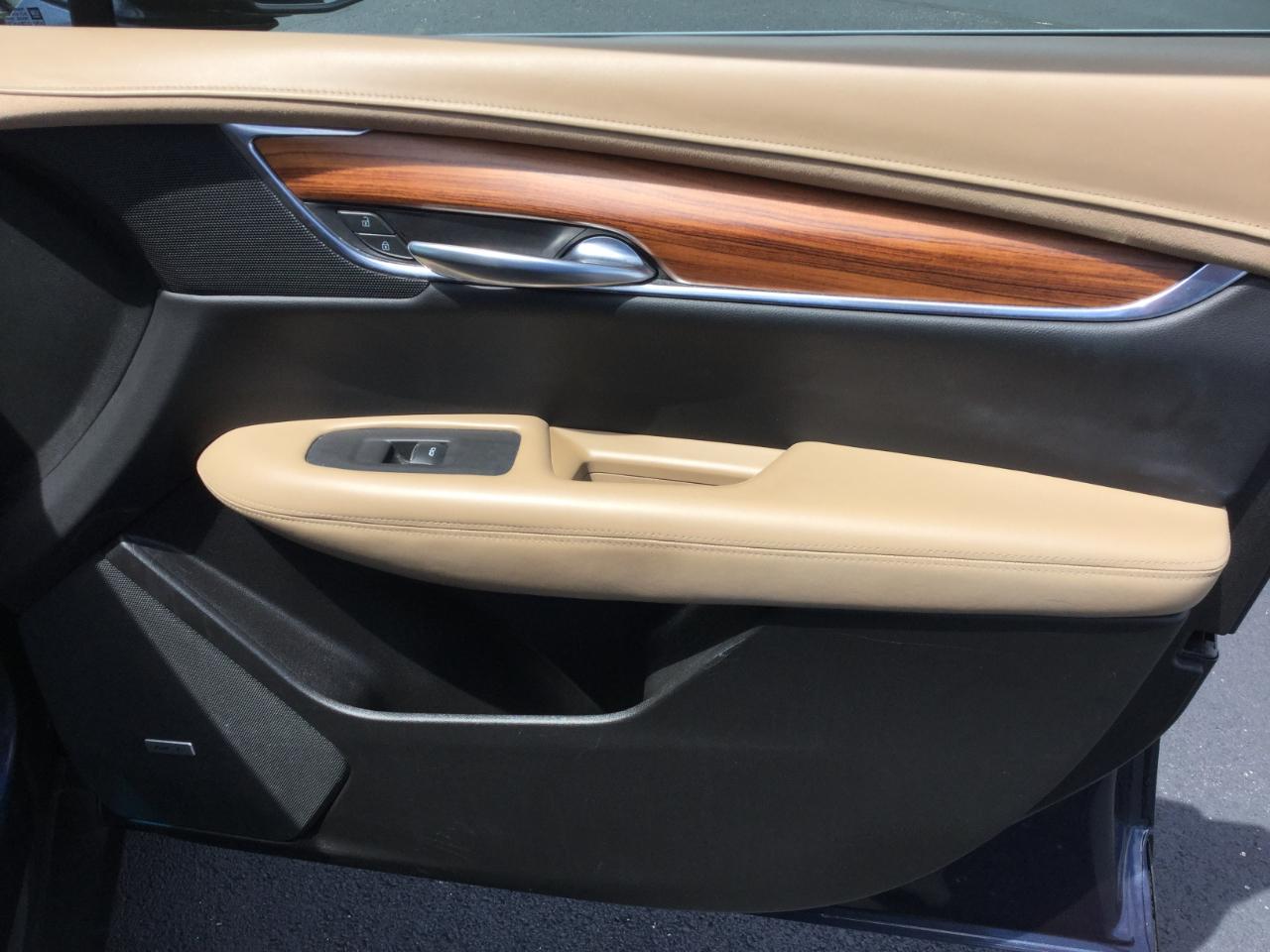 Cadillac XT5 AWD 4dr Platinum 2019