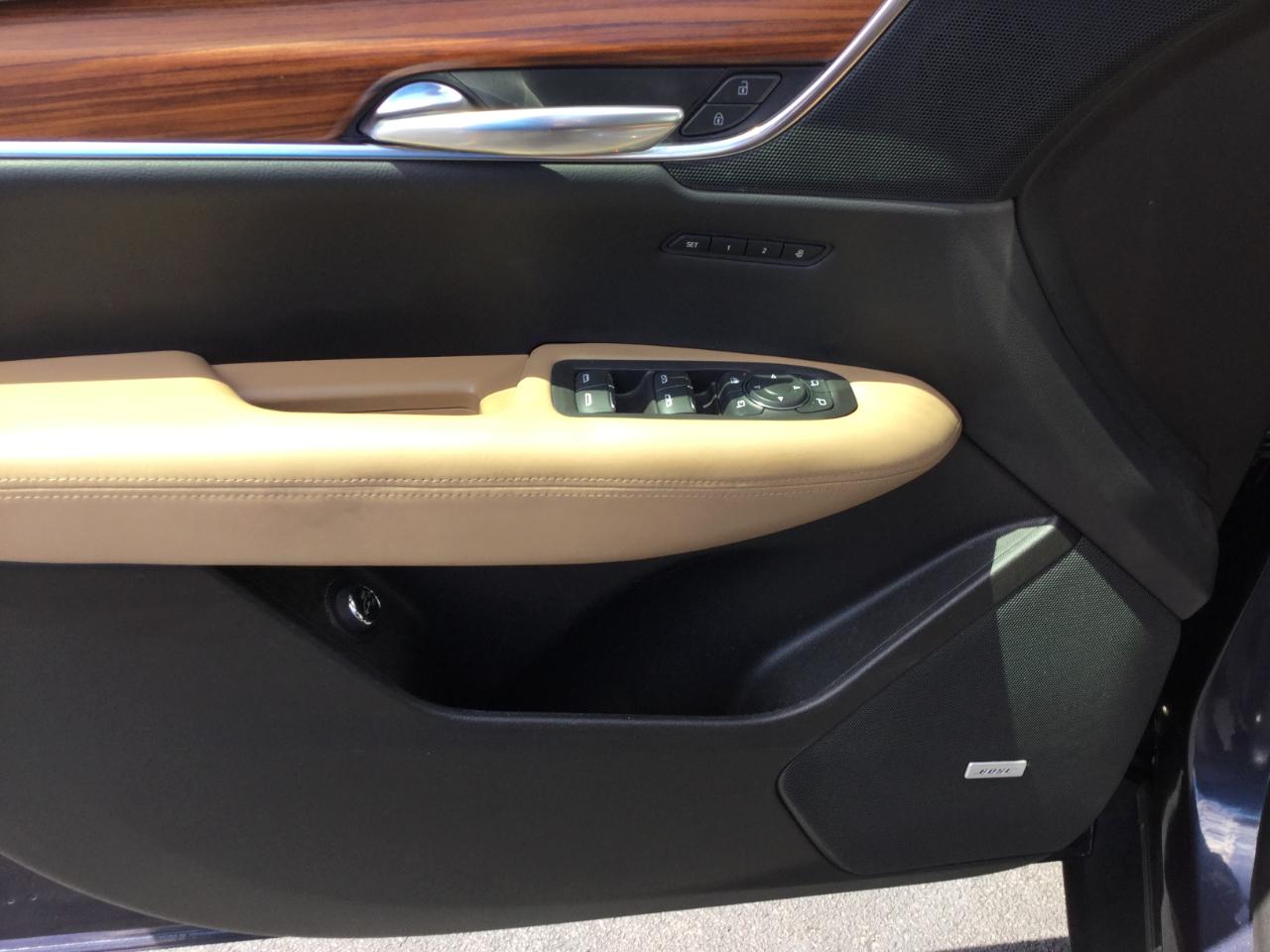 Cadillac XT5 AWD 4dr Platinum 2019