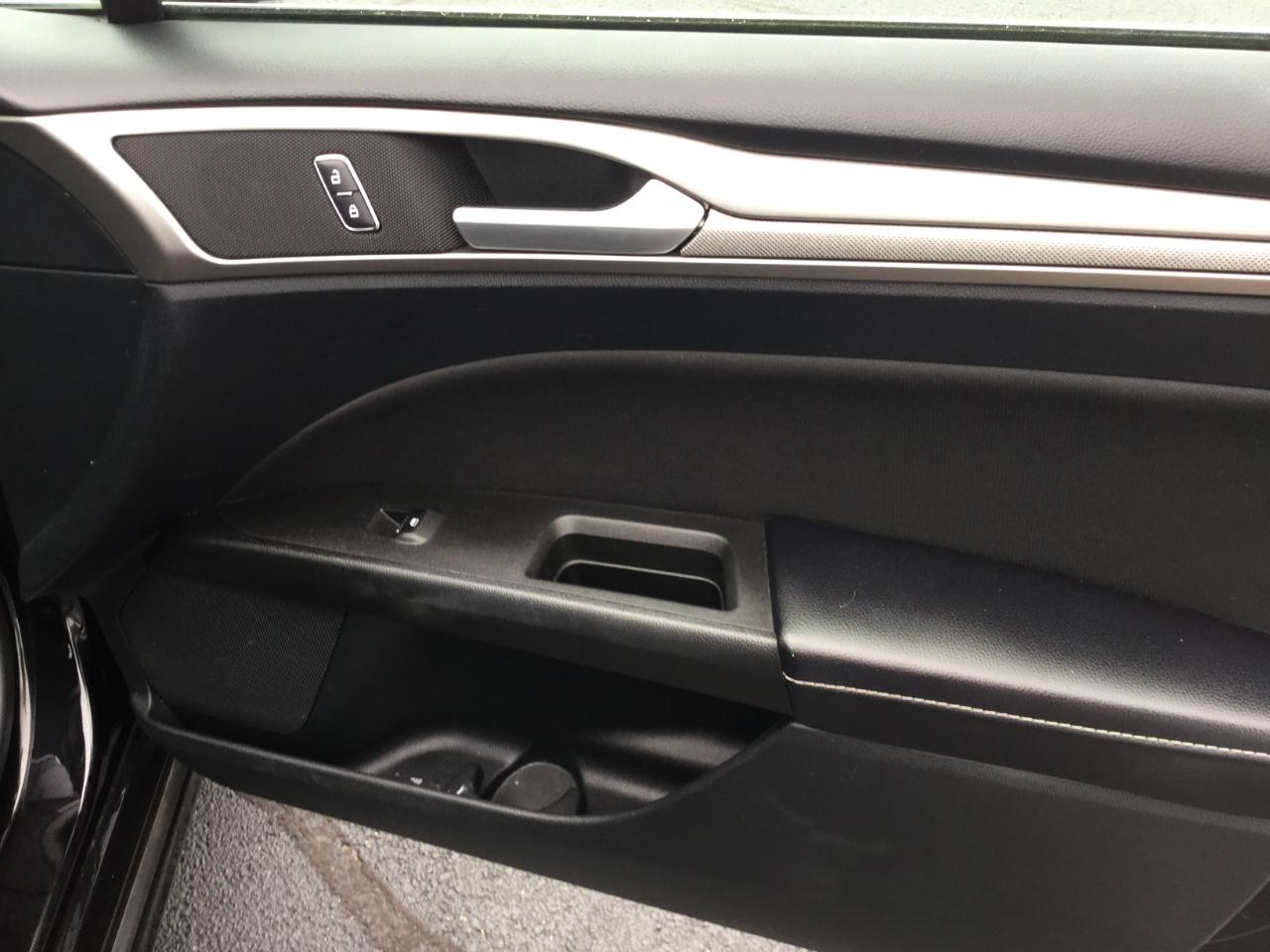 Ford Fusion Hybrid SE FWD 2019