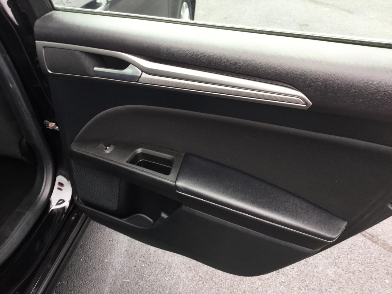 Ford Fusion Hybrid SE FWD 2019