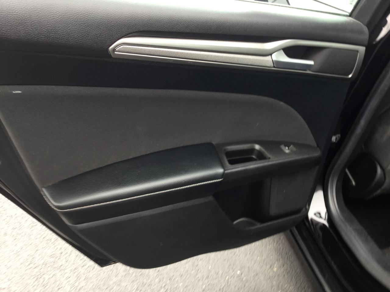 Ford Fusion Hybrid SE FWD 2019