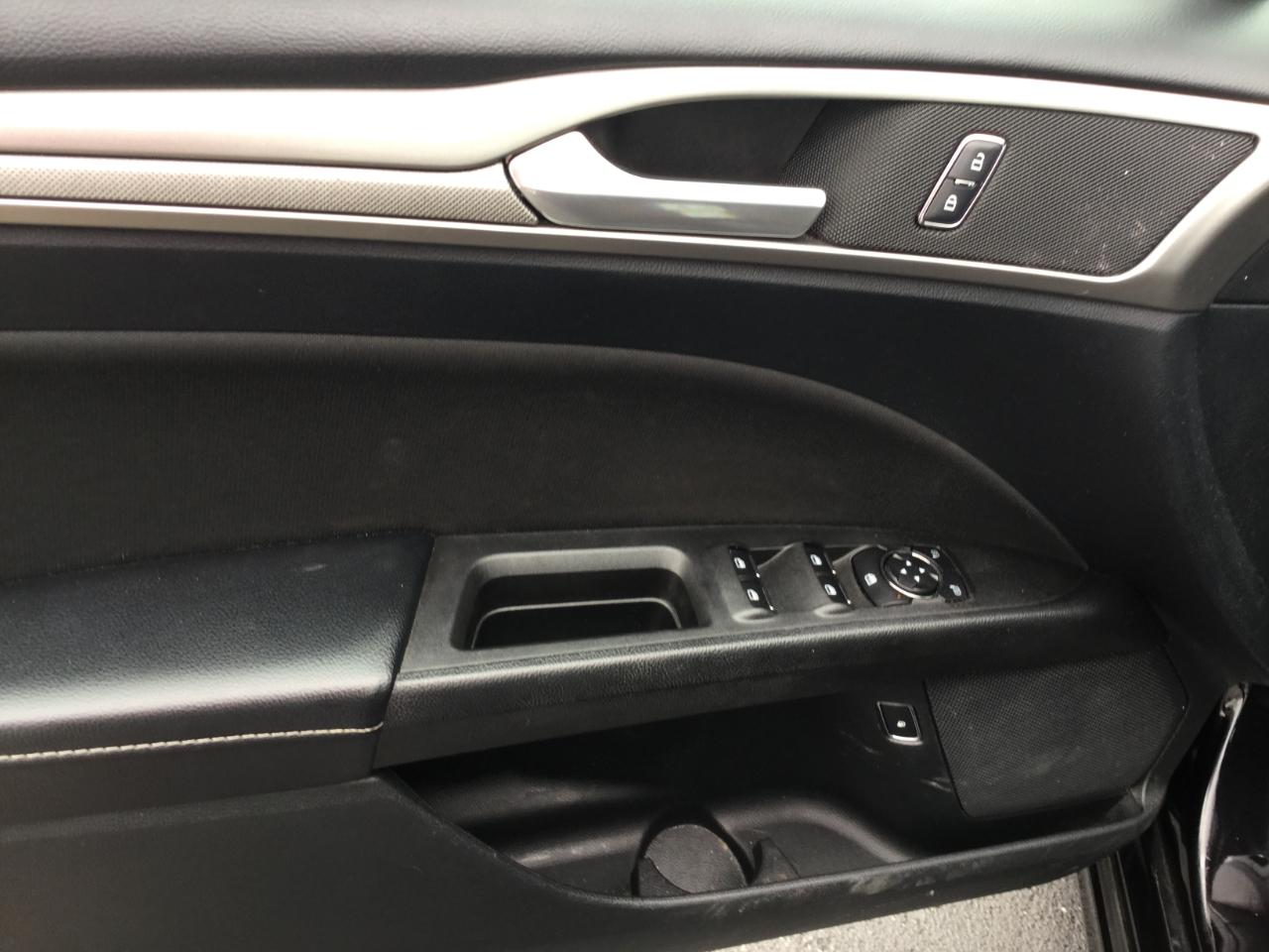 Ford Fusion Hybrid SE FWD 2019