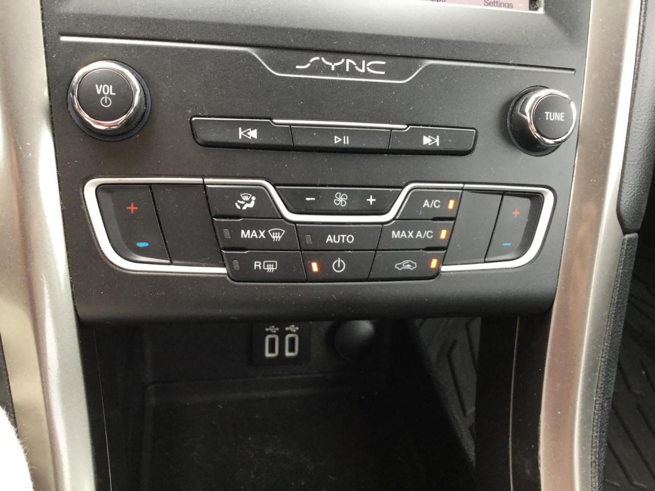 Ford Fusion Hybrid SE FWD 2019