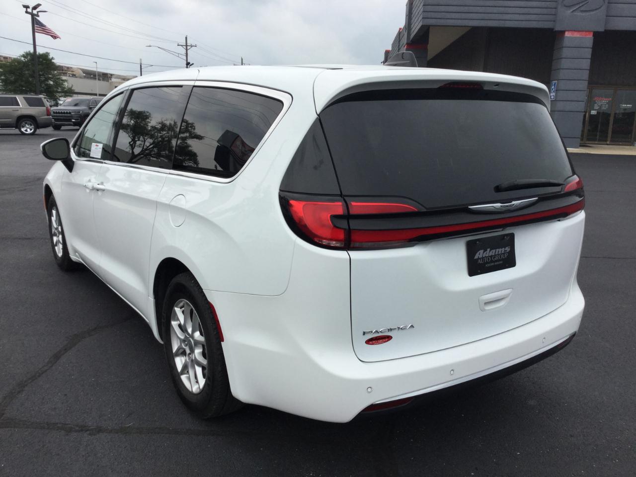 Chrysler Pacifica Touring L FWD 2023