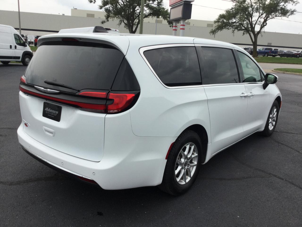 Chrysler Pacifica Touring L FWD 2023