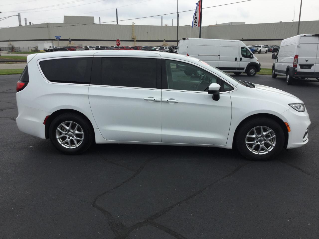 Chrysler Pacifica Touring L FWD 2023