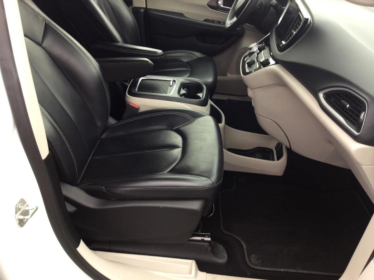 Chrysler Pacifica Touring L FWD 2023