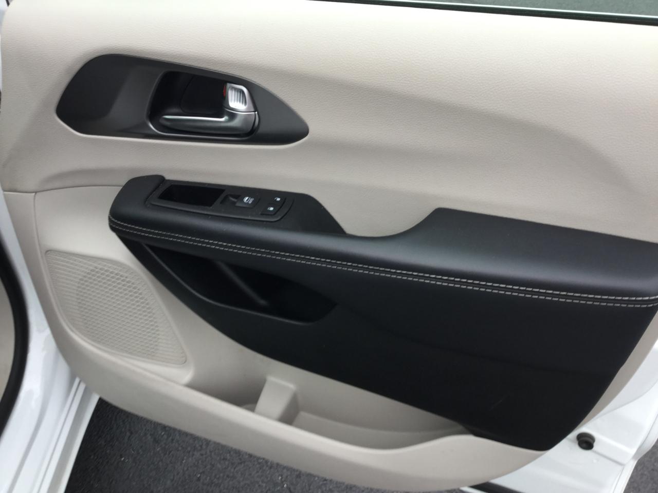 Chrysler Pacifica Touring L FWD 2023