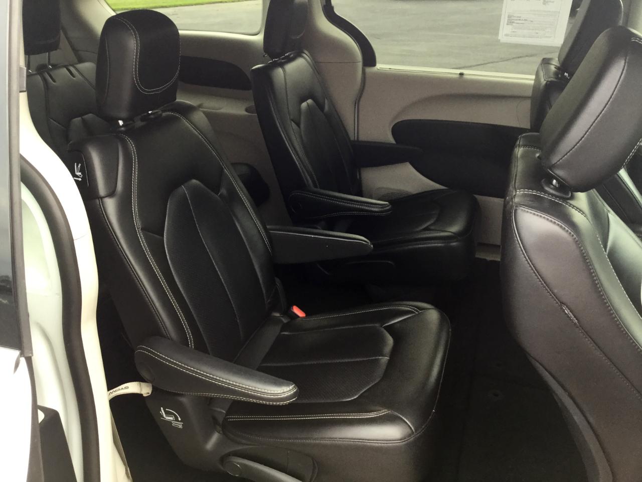 Chrysler Pacifica Touring L FWD 2023
