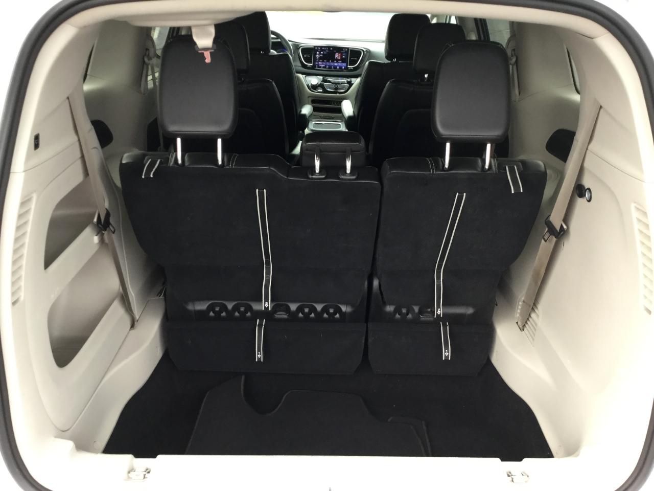 Chrysler Pacifica Touring L FWD 2023