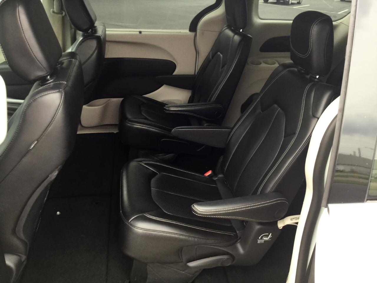 Chrysler Pacifica Touring L FWD 2023
