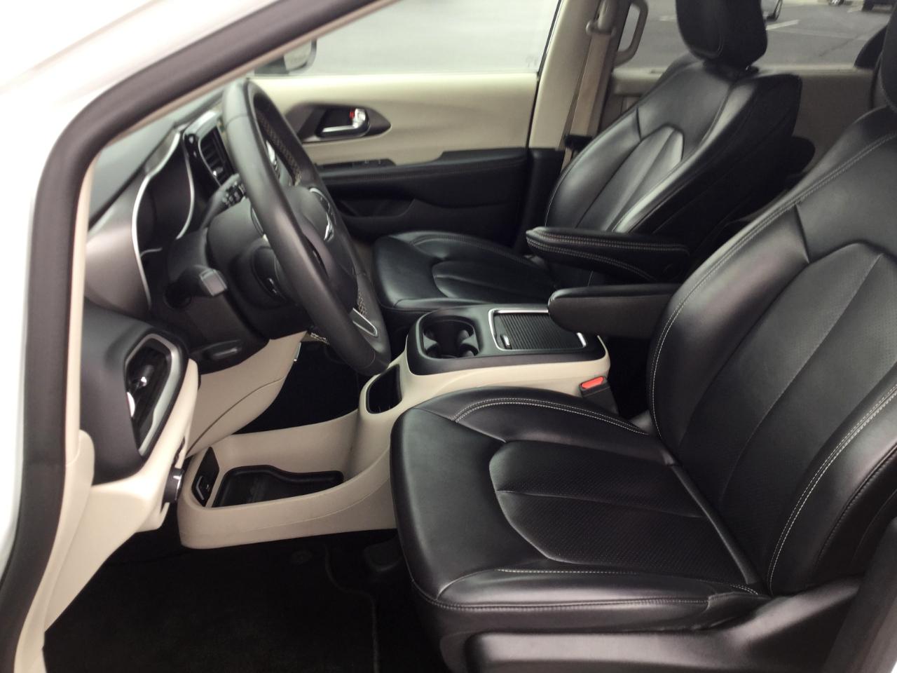 Chrysler Pacifica Touring L FWD 2023