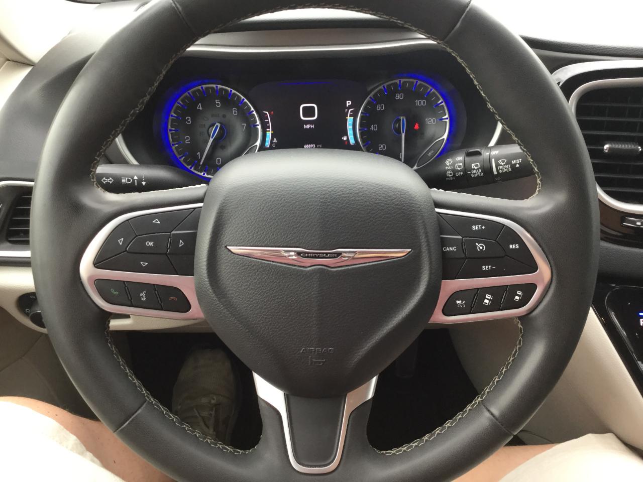 Chrysler Pacifica Touring L FWD 2023