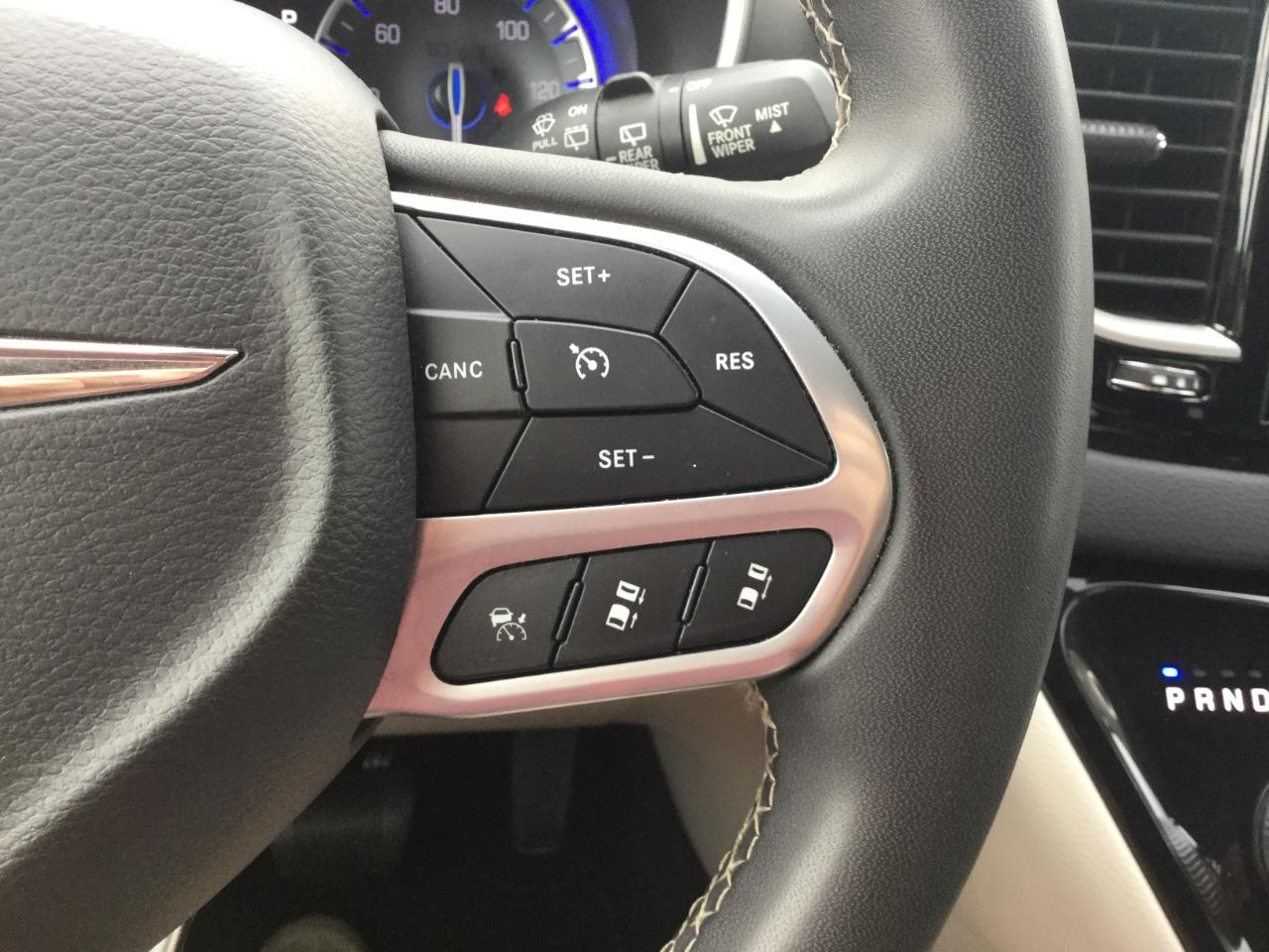 Chrysler Pacifica Touring L FWD 2023