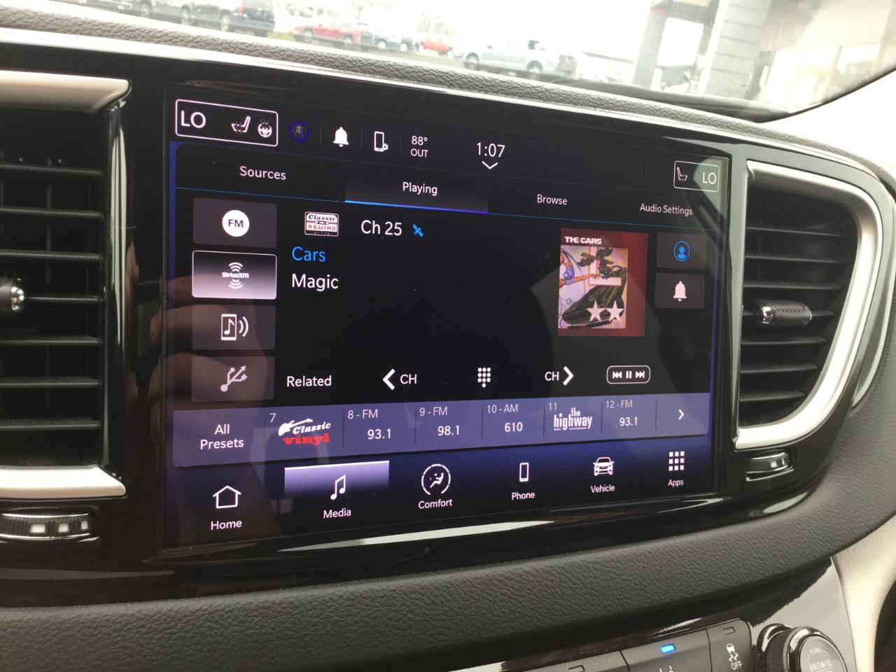 Chrysler Pacifica Touring L FWD 2023