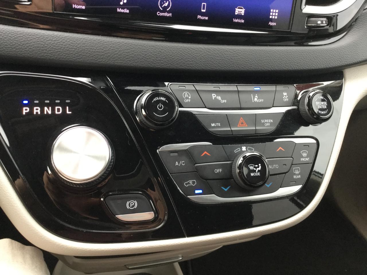 Chrysler Pacifica Touring L FWD 2023