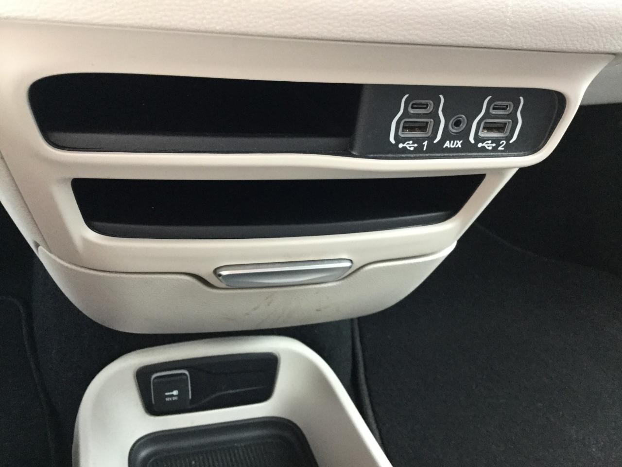 Chrysler Pacifica Touring L FWD 2023