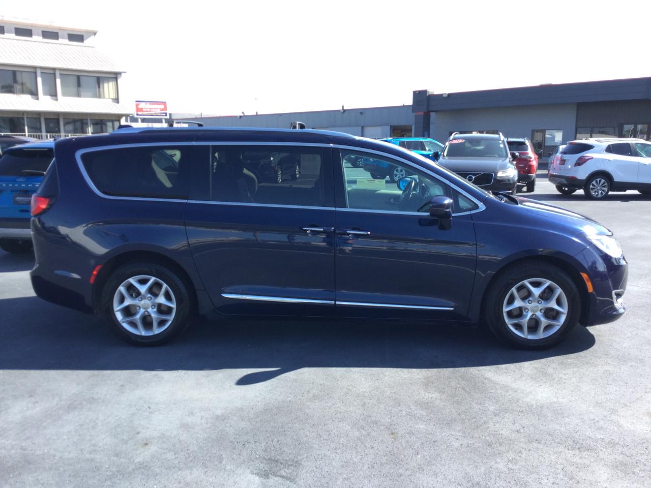 Chrysler Pacifica Touring-L Plus FWD 2017