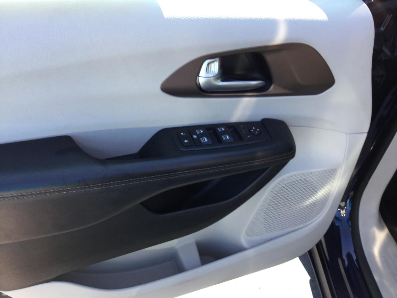Chrysler Pacifica Touring-L Plus FWD 2017