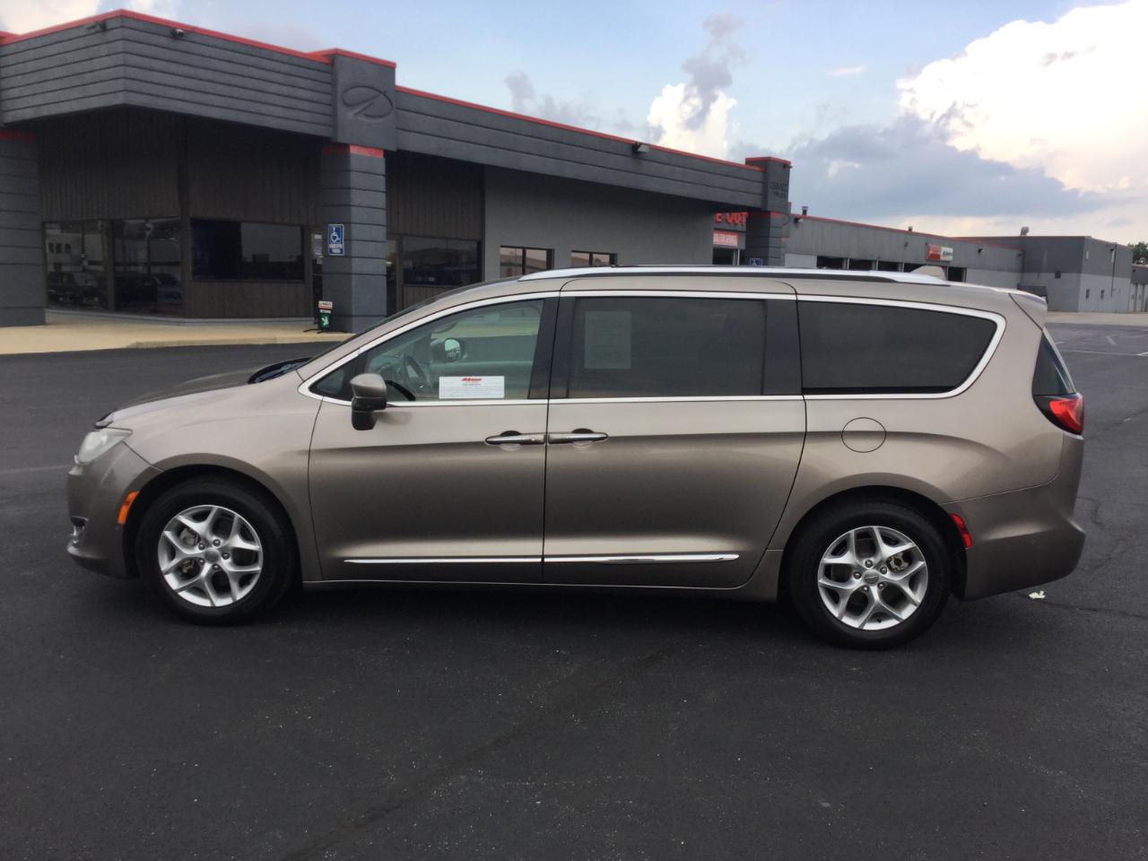 Chrysler Pacifica Touring L FWD 2018